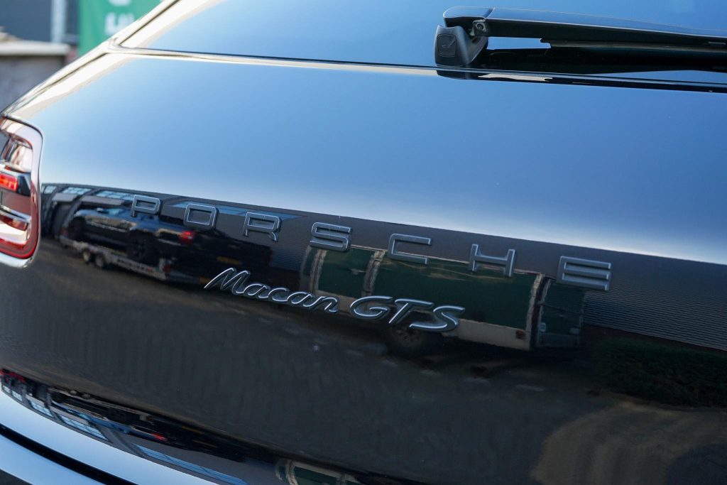 43587769-10.jpg