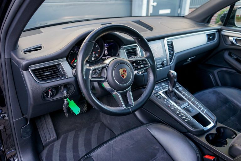 43587769-5.jpg