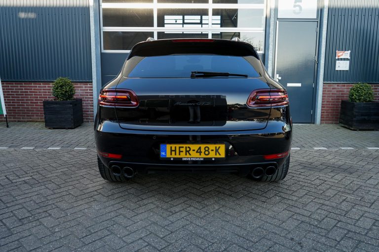 43587769-8.jpg