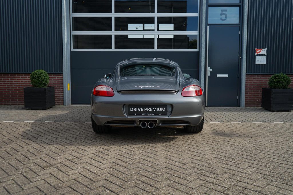 47507857-9.jpg