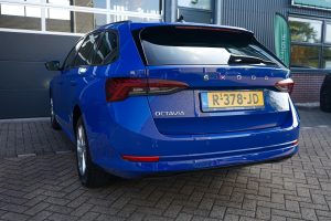 53588434-8.jpg