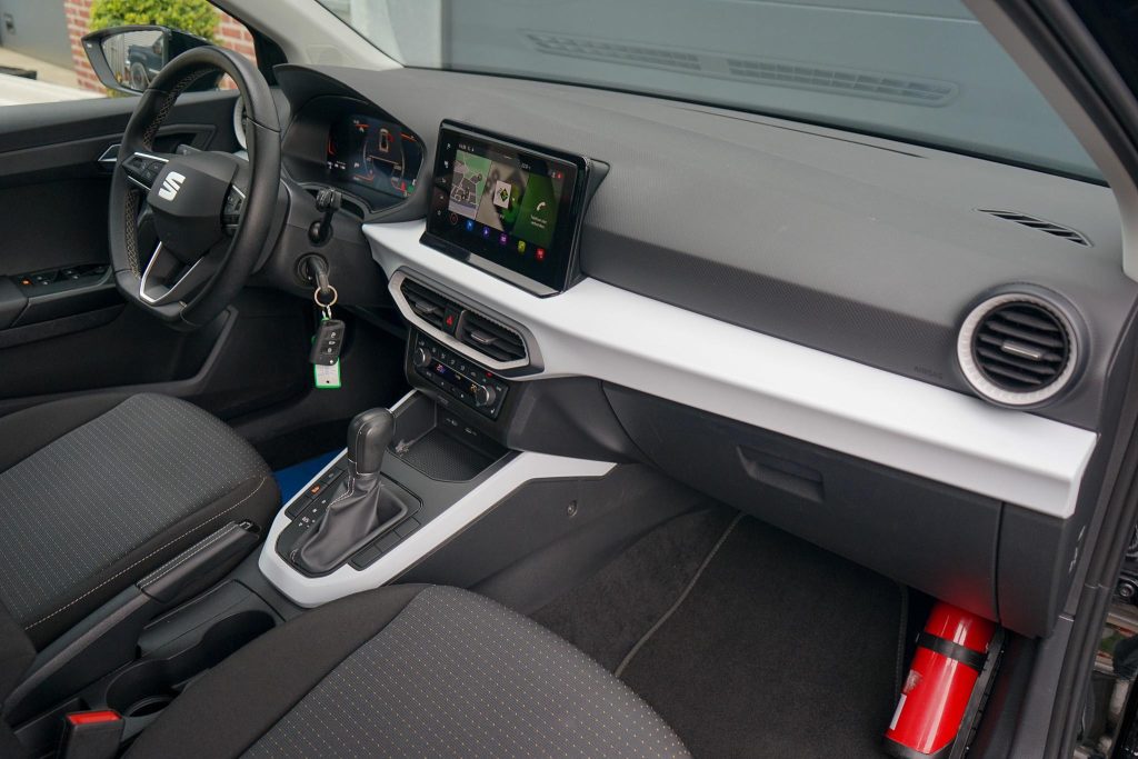 54389381-11.jpg